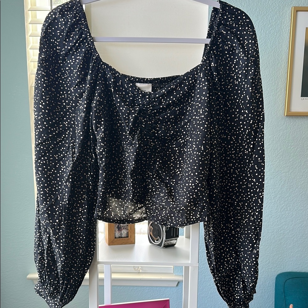 Black and White Relaxed Puff Sleeve Crop Top